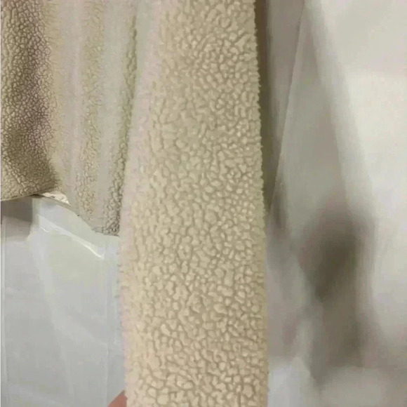 Womens size large Hollister brand Sherpa jacket, #A535 - Picture 4 of 7